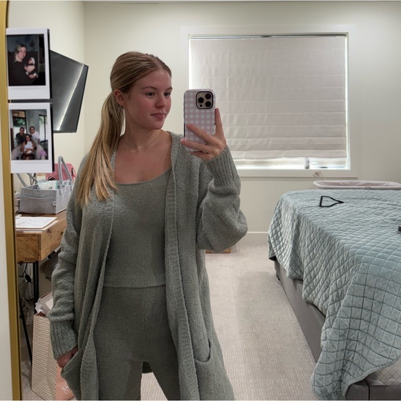 Sincerely Jules Women's Green Sweater Cardigan Set - Picture 1 of 2